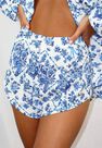 Missguided - Blue Blue Porcelain Print Co Ord High Cut Tailored Shorts Missguided - Blue Blue Porcelain Print Co Ord High Cut Tailored Shorts