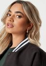 Missguided - Gold Gold Look Plain Metal Huggie Hoop Earrings Missguided - Gold Gold Look Plain Metal Huggie Hoop Earrings