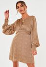 Missguided - Nude Nude Satin Dalmatian Print Keyhole Back Skater Dress Missguided - Nude Nude Satin Dalmatian Print Keyhole Back Skater Dress